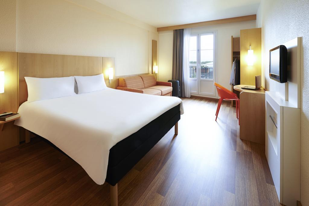 Ibis Strasbourg Centre Petite France Hotel Room photo