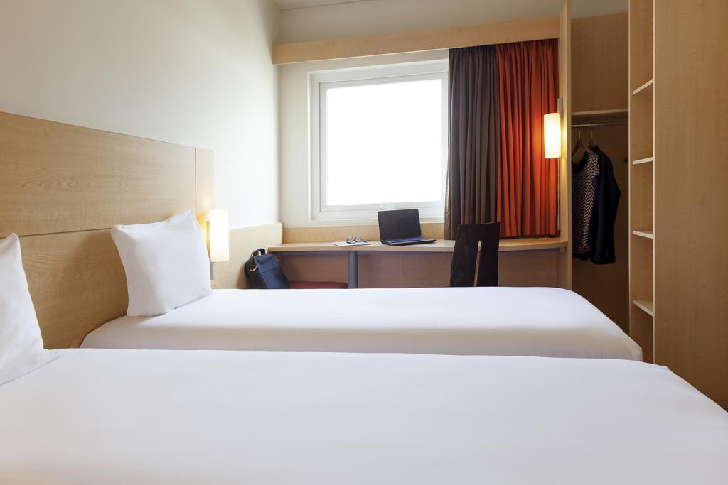 Ibis Strasbourg Centre Petite France Hotel Room photo